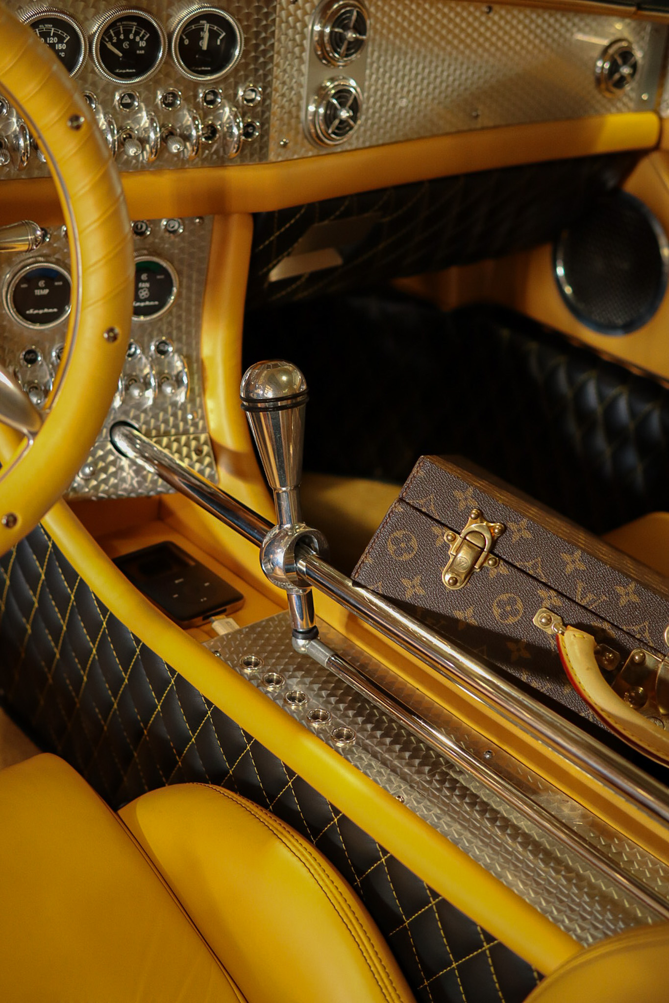 Louis Vuitton car trunk c.1907 - Baggage Collection